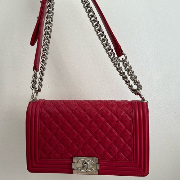 ❌SOLD❌ CHANEL *Limited Edition* Perforated Medium Boy Bag with Silver Hardware - Picture 4 of 17